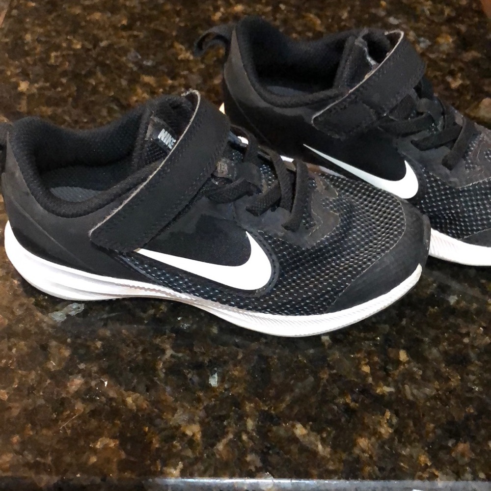 Nike unisex kids athletic shoes